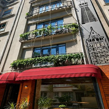 Dr-manouchehr House
